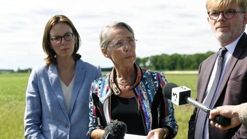 Dans le Loiret, Elisabeth Borne au chevet des agriculteurs touchés par la sécheresse