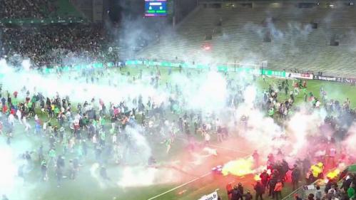 Football : des scènes de chaos à Geoffroy-Guichard suite à la relégation de Saint-Etienne