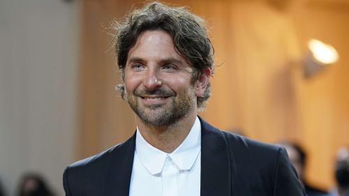 Bradley Cooper métamorphosé dans un biopic sur Leonard Bernstein en préparation pour Netflix