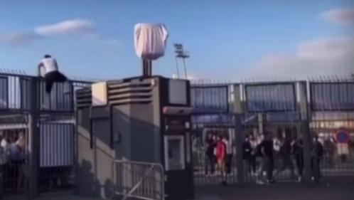 Débordements au Stade de France : les supporters anglais s'indignent de la suppression des vidéos