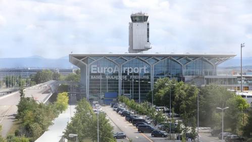 Frayeur à l'EuroAirport de Bâle-Mulhouse : un avion atterrit en urgence après une dépressurisation