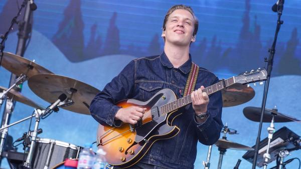 George Ezra lâche prise pour son troisième album, 