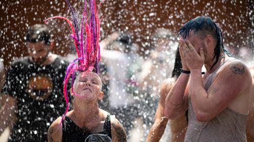 Au Hellfest, la joie des retrouvailles, malgré la canicule