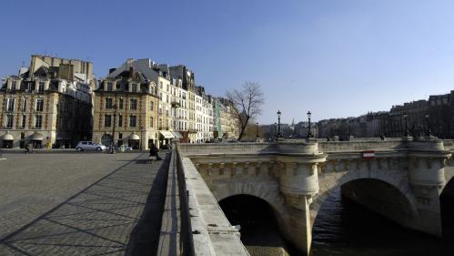 Tirs mortels sur le Pont-Neuf à Paris : une reconstitution est en cours