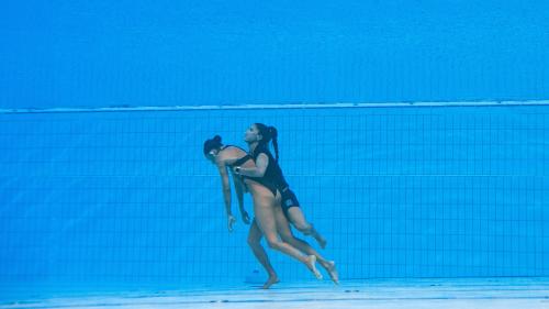 Mondiaux de natation 2022 : une nageuse américaine sauvée de la noyade par son entraîneure lors de l'épreuve de natation artistique