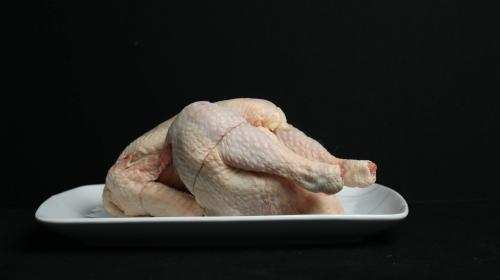 Alimentation : un poulet sur deux acheté en France vient de l'étranger