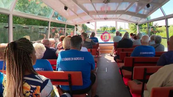 Bergues : promenade en péniche sur le canal