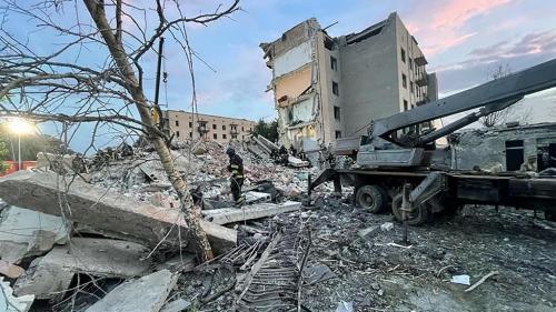 Guerre en Ukraine : au moins six morts dans une frappe sur un immeuble dans l'Est