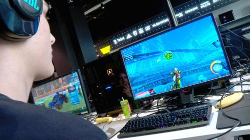 VIDEO. Pendant les vacances, des stages d'e-sport pour s'améliorer sur Fortnite et se fixer des règles