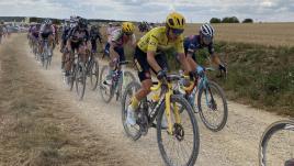 REPORTAGE. Tour de France femmes 2022 : poussière, cailloux et peur... Une journée dans l'enfer des chemins blancs