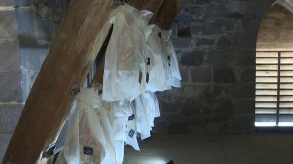 Cantal : des jambons affinés dans la cathédrale de Saint-Flour