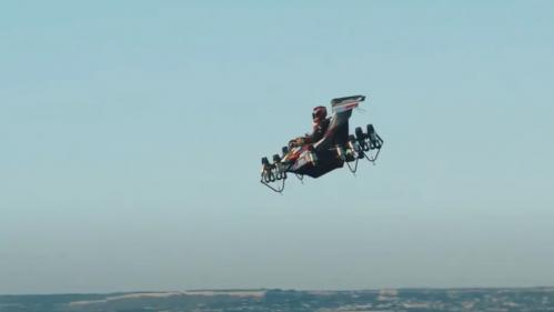 VIDEO. Franky Zapata s'élance dans les airs avec sa première 