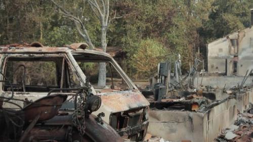 Incendies en Gironde et dans les Landes : les évacués attendent dans l'angoisse