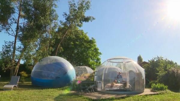 Hébergement insolite : des bulles ouvertes sur le ciel pour une nuit étoilée