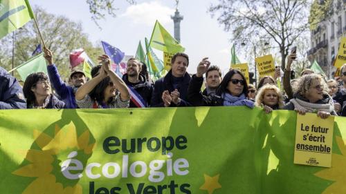 Yannick Jadot et des centaines de cadres d'EELV prônent une 