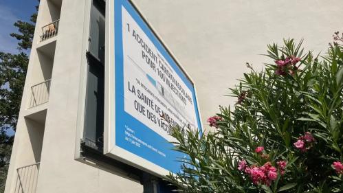 Affiches anti-vaccination à Toulouse : un arrêté préfectoral oblige leur retrait sous 72h