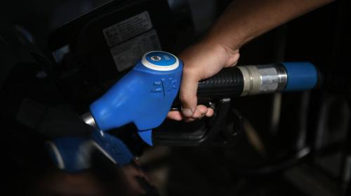 Remise sur le carburant : à qui va vraiment profiter la nouvelle aide du gouvernement ?