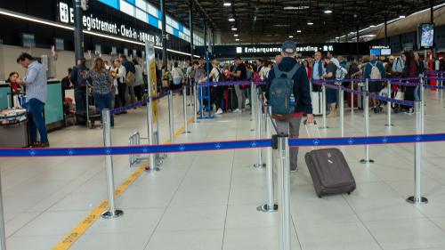 Bagages égarés à l'aéroport de Roissy : un millier de valises n'ont toujours pas été restituées