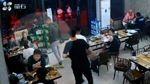 Chine : des femmes agressées dans un restaurant, les autorités sous pression