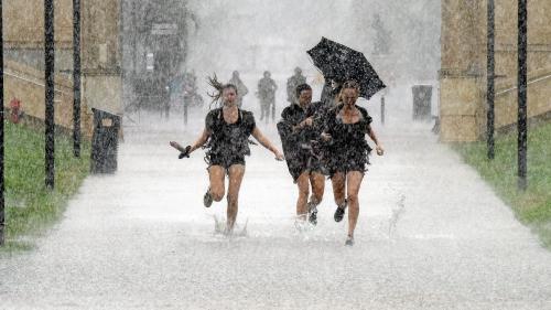 DIRECT. Orages : de fortes pluies se sont abattues sur Nîmes, mais sans causer de dégâts majeurs