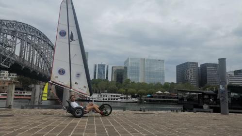 Il prend au mot l'entraîneur du PSG et rallie Paris à Nantes en char à voile