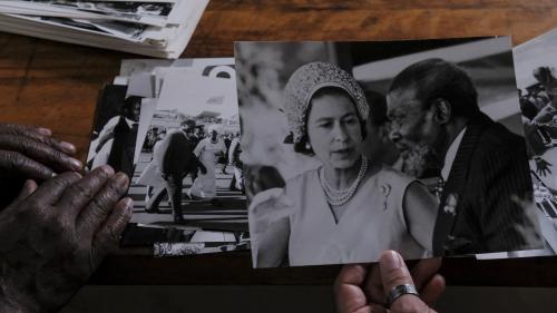 Des photos inédites d'Elizabeth II par le photographe kényan Mohamed Amin exhumées à Nairobi