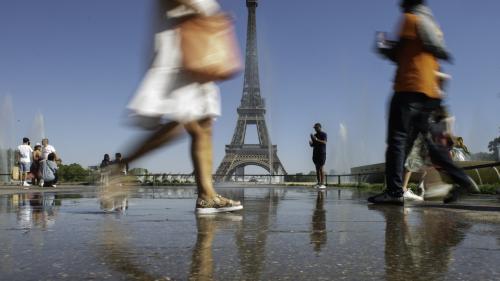 La mairie de Paris renonce à des constructions controversées au pied de la Tour Eiffel