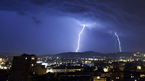 Météo : 18 départements de l'Est et du Massif central placés en vigilance orange aux orages