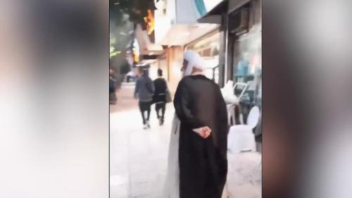 VIDEO. Iran : les contestataires s'en prennent aux mollahs