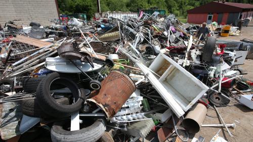 INFO FRANCEINFO. Trafic de déchets : un membre du 