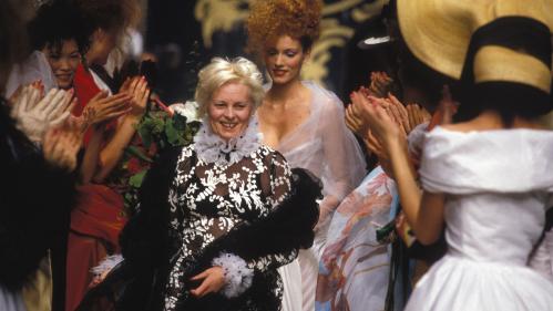 Vivienne Westwood : les pièces phares et les looks les plus mémorables de la créatrice britannique