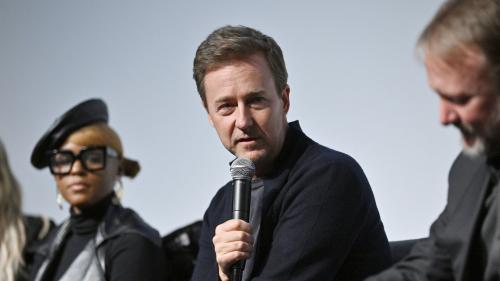 Edward Norton découvre qu'il est un descendant de Pocahontas dans une émission américaine sur la généalogie