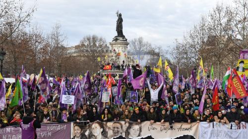 Paris : manifestation en hommage à trois militantes kurdes assassinées en 2013