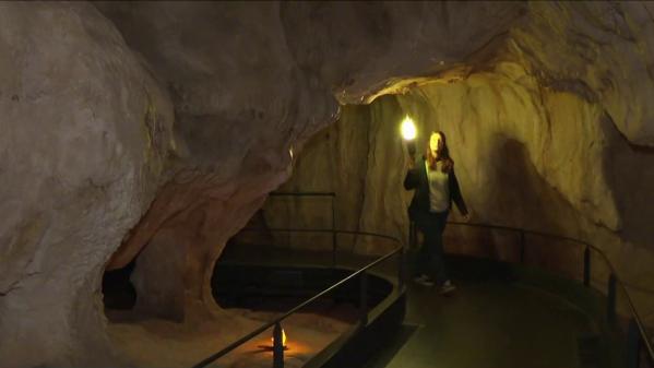 Patrimoine : des visites à la torche pour mieux comprendre la grotte Chauvet