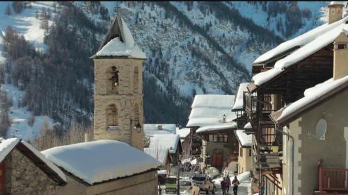 Patrimoine : à la découverte de Saint-Véran, village au sommet des Alpes