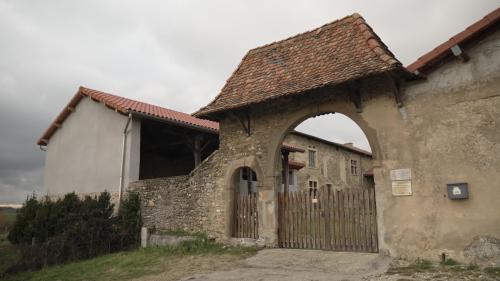 Une ferme historique habitée par Jean-Jacques Rousseau, à vendre, attire plus de curieux que d'acheteurs potentiels