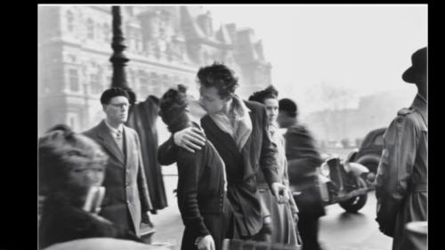 Saint-Valentin : l'histoire du célèbre baiser des amoureux de Robert Doisneau