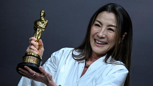 L'actrice oscarisée Michelle Yeoh encourage les femmes à ne pas se laisser 