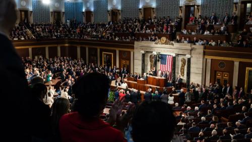 Etats-Unis : le Sénat valide in extremis un accord et évite une paralysie budgétaire