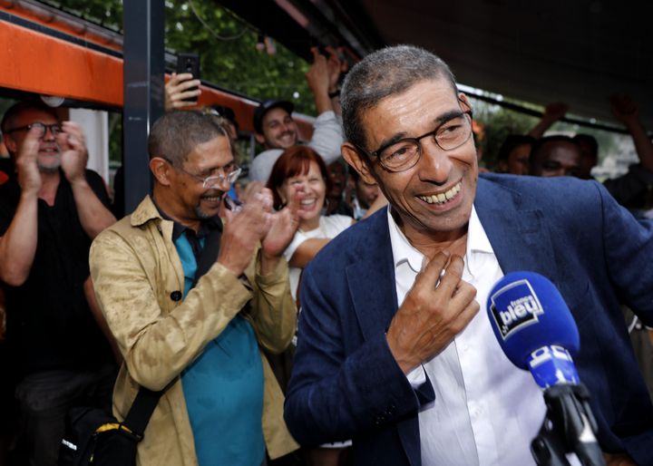 L'écologiste François Astorg célèbre sa victoire aux élections municipales d'Annecy (Haute-Savoie), le 28 juin 2020.&nbsp; (MAXPPP)