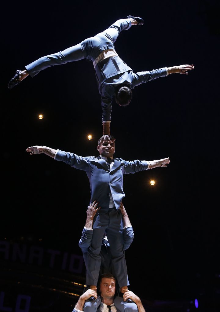 Le quatuor d'acrobates voltigeurs russes Prilepin, clown de bronze 
 (Sebastien NOGIER / POOL / AFP)