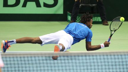 Gaël Monfils avait ressenti une gêne au genou, vendredi en Coupe Davis (DANIEL ROLAND / AFP)