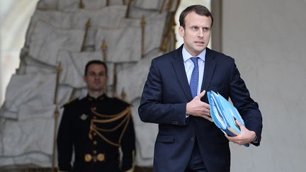 Le ministre de l'Economie, Emmanuel Macron, quitte l'Elysée, le 30 juin 2016. (STEPHANE DE SAKUTIN / AFP)