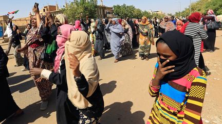 Des soudanaises protestent contre la mort d'un manifestant tué par balle, lors d'une marche anti-gouvernementale à Khartoum, le 18 janvier 2019. (MOHAMED NURELDIN ABDALLAH / X01806)