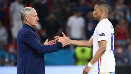 Didier Deschamps et Kylian Mbappé contre le Portugal, le 23 juin 2021.&nbsp; (FRANCK FIFE / POOL / AFP)