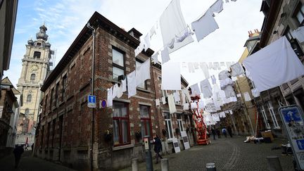 Une exposition de rue se tient &agrave; Mons (Belgique), le 21 janvier 2015. (EMMANUEL DUNAND / AFP)