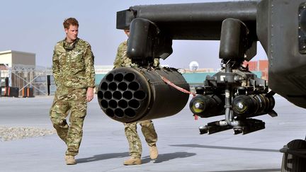 Le Prince Harry sur la base militaire de camp Bastion en Afghanistan, le 7 septembre 2012. (JOHN STILLWELL / SIPA )