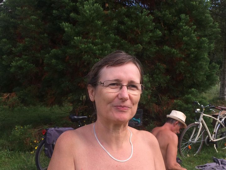 Béatrice dans la zone dédiée au naturisme du bois de Vincennes (Paris), le 31 août 2017. (FRANCEINFO)