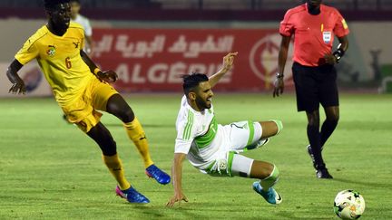 Le joueur algérien&nbsp;Riyad Mahrez lors du match de qualification (contre le Togo) de la CAN 2019 en juin 2017. (RYAD KRAMDI / AFP)