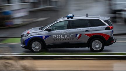 Un véhicule de la police nationale. Image d'illustration. (XAVIER LEOTY / MAXPPP)